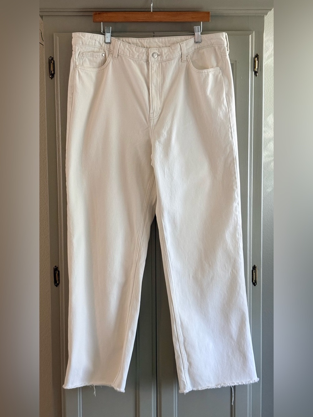 H&M &Denim Ultra High Rise Wide Leg Raw Hem Jeans | Cream | 16 See‎ Measurements